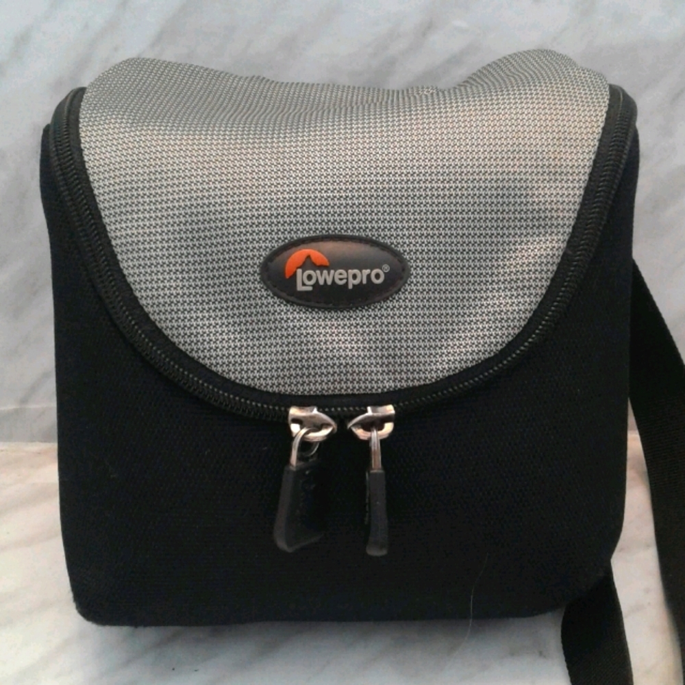 Lowepro D-Res 30 AW Digital Camera Bag shoulder